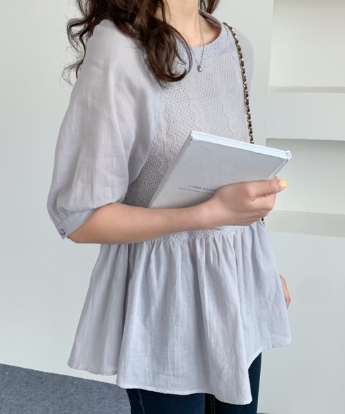 ABITOKYO(アビトーキョー)の「コットンカットワークペプラムブラウス(シャツ/ブラウス・レディース・ブラック/ホワイト/グレー/ブルー/ブラウン/グリーン/ベージュ/ネイビー・S/M)」の4枚目の写真
