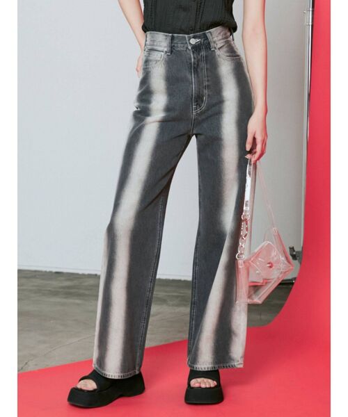 EMODA(エモダ)の「ストライプカラールーズジーンズ(デニムパンツ・レディース・ブラック/ブルー・SMALL/MEDIUM)」の2枚目の写真