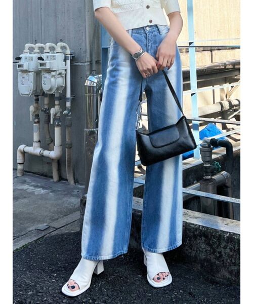 EMODA(エモダ)の「ストライプカラールーズジーンズ(デニムパンツ・レディース・ブラック/ブルー・SMALL/MEDIUM)」の6枚目の写真