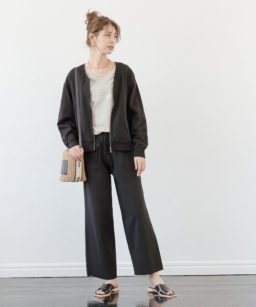 BAYFLOW(ベイフロー)の「Vネックカットブルゾン(ブルゾン・レディース・ブラック/ブルー/モカ/アイボリー・SMALL/MEDIUM)」の7枚目の写真