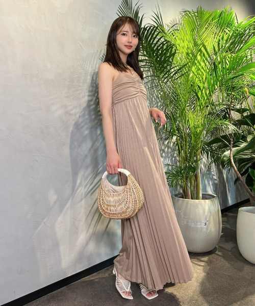 EIMY ISTOIRE(エイミーイストワール)の「プリーツキャミワンピース(ワンピース・レディース・ブラック/ベージュ/グリーン/アイボリー・FREE)」の13枚目の写真
