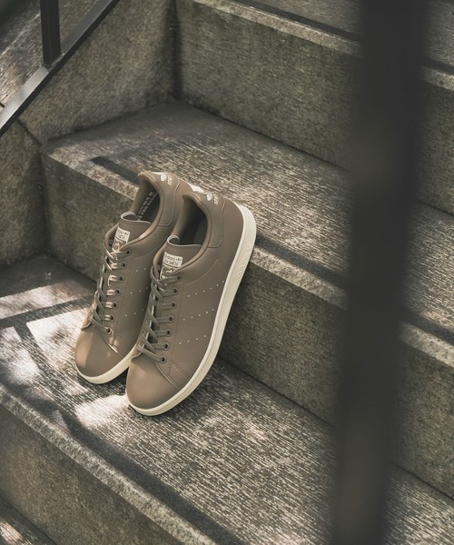 adidas（アディダス）の「STAN SMITH EXCLUSIVE for URBAN RESEARCH（スニーカー・レディース・ブラウン・23/24/25/24.5/23.5）」の3枚目の写真