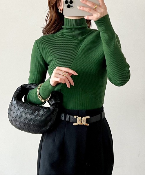 CIENA（シエナ）の「リブアレンジタートルニット（ニット/セーター・レディース・ホワイト/ブラック/オレンジ/グリーン・FREE）」の3枚目の写真