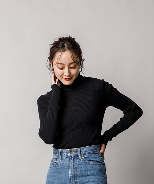 CIENA（シエナ）の「リブアレンジタートルニット（ニット/セーター・レディース・ホワイト/ブラック/オレンジ/グリーン・FREE）」の8枚目の写真