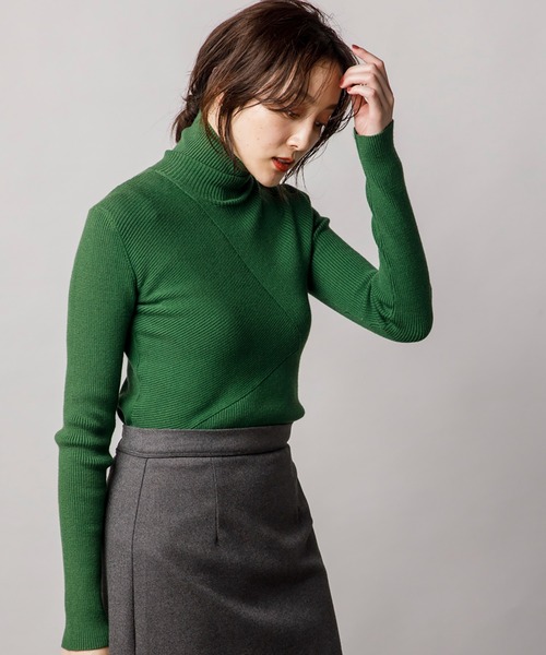 CIENA（シエナ）の「リブアレンジタートルニット（ニット/セーター・レディース・ホワイト/ブラック/オレンジ/グリーン・FREE）」の14枚目の写真