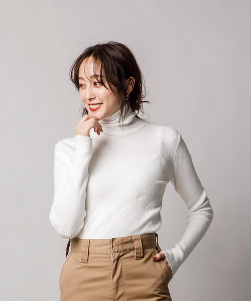 CIENA（シエナ）の「リブアレンジタートルニット（ニット/セーター・レディース・ホワイト/ブラック/オレンジ/グリーン・FREE）」の7枚目の写真