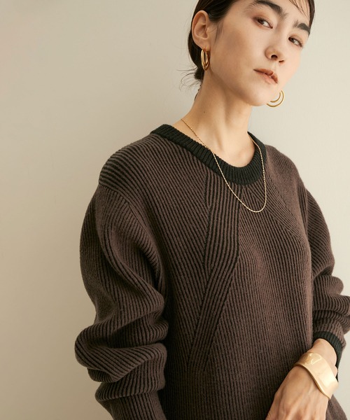 SALON adam et rope'（サロン アダム エ ロペ）の「【WEB限定】バイカラーリブニットワンピース（ワンピース・レディース・ダークブラウン/ベージュ/グリーン・FREE）」の4枚目の写真