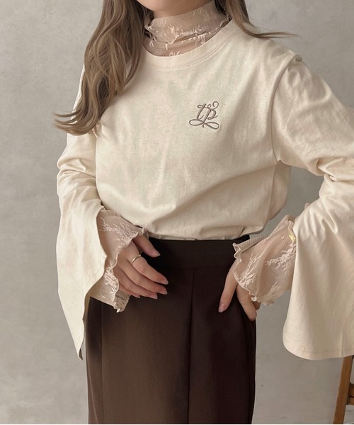 apres jour clair（アプレジュールクレア）の「【apres jour clair】スリットスリーブ刺繍Tシャツ【ZOZOTOWN限定アイテム】（Tシャツ/カットソー・レディース・ベージュ/アイボリー・フリー/X-LARGE）」の3枚目の写真