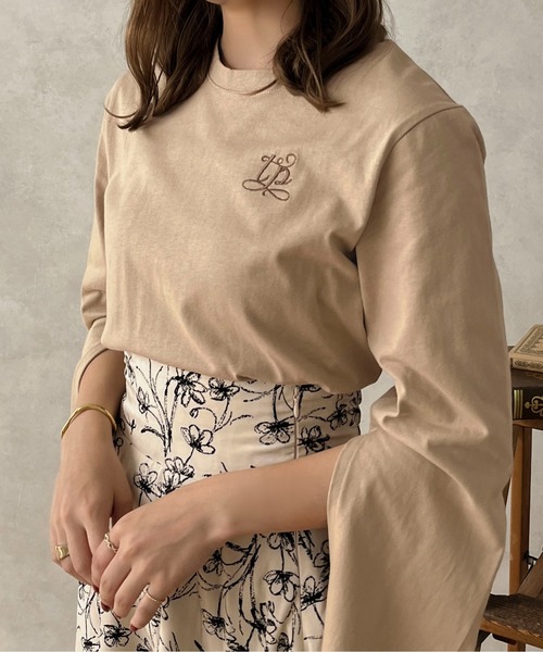 apres jour clair（アプレジュールクレア）の「【apres jour clair】スリットスリーブ刺繍Tシャツ【ZOZOTOWN限定アイテム】（Tシャツ/カットソー・レディース・ベージュ/アイボリー・フリー/X-LARGE）」の11枚目の写真