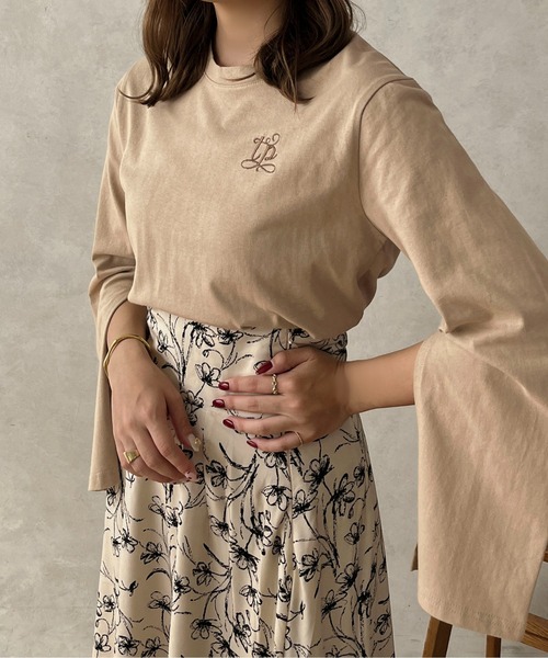 apres jour clair（アプレジュールクレア）の「【apres jour clair】スリットスリーブ刺繍Tシャツ【ZOZOTOWN限定アイテム】（Tシャツ/カットソー・レディース・ベージュ/アイボリー・フリー/X-LARGE）」の12枚目の写真