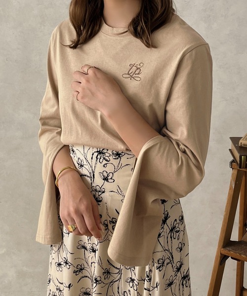 apres jour clair（アプレジュールクレア）の「【apres jour clair】スリットスリーブ刺繍Tシャツ【ZOZOTOWN限定アイテム】（Tシャツ/カットソー・レディース・ベージュ/アイボリー・フリー/X-LARGE）」の13枚目の写真