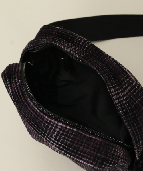 JOURNAL STANDARD relume(ジャーナルスタンダード レリューム)の「【CARHARTT WIP / カーハート ダブリューアイピー】 FLINT SHOULDER POUCH(ショルダーバッグ・メンズ・グリーン/パープル系その他/ブラック系その他/ブラウン系その他・FREE)」の17枚目の写真