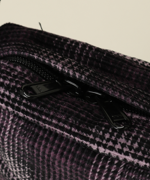 JOURNAL STANDARD relume(ジャーナルスタンダード レリューム)の「【CARHARTT WIP / カーハート ダブリューアイピー】 FLINT SHOULDER POUCH(ショルダーバッグ・メンズ・グリーン/パープル系その他/ブラック系その他/ブラウン系その他・FREE)」の7枚目の写真