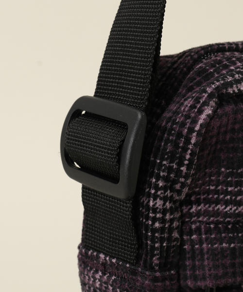 JOURNAL STANDARD relume(ジャーナルスタンダード レリューム)の「【CARHARTT WIP / カーハート ダブリューアイピー】 FLINT SHOULDER POUCH(ショルダーバッグ・メンズ・グリーン/パープル系その他/ブラック系その他/ブラウン系その他・FREE)」の8枚目の写真
