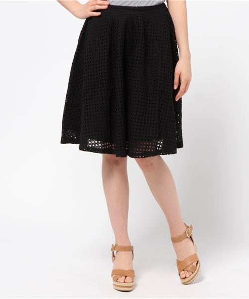 mystic(ミスティック)の「前タック膝下スカート(スカート・レディース・オフホワイト/ブラック/エメラルド・フリ-)」の2枚目の写真