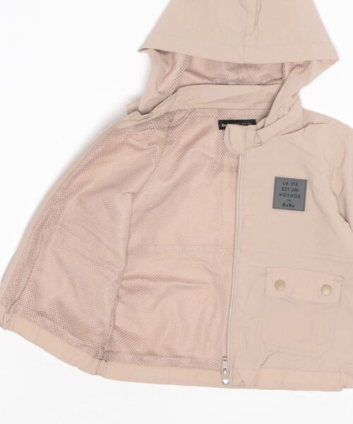 BeBe(ベベ)の「BeBe/【撥水加工】ヴィンテージタフタフード取り外し可能ジャケット (90~150cm)(ナイロンジャケット・キッズ・ベージュ/ブルー・90/130/120/150/100/110/140)」の5枚目の写真