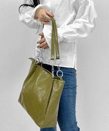LVEU. | 【LVEU.】リングデザインエナメル調バッグ / バッグ 鞄 BAG エナメル リング チェーン トート A4 通勤 通学 合皮 ブラック カーキ(トートバッグ)