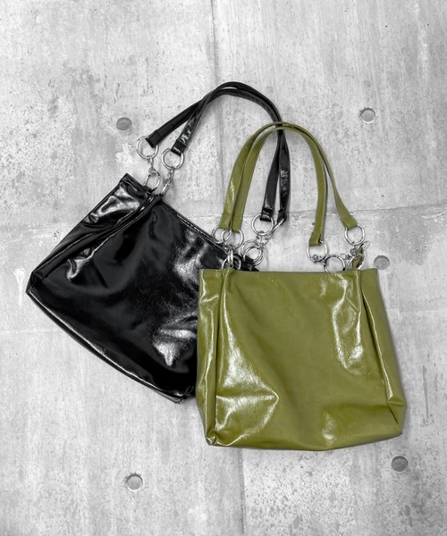 LVEU.（ラブユ.）の「【LVEU.】リングデザインエナメル調バッグ / バッグ 鞄 BAG エナメル リング チェーン トート A4 通勤 通学 合皮 ブラック カーキ（トートバッグ・レディース・カーキ/ブラック・FREE）」の3枚目の写真