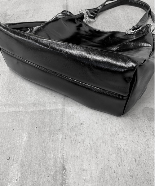 LVEU.（ラブユ.）の「【LVEU.】リングデザインエナメル調バッグ / バッグ 鞄 BAG エナメル リング チェーン トート A4 通勤 通学 合皮 ブラック カーキ（トートバッグ・レディース・カーキ/ブラック・FREE）」の20枚目の写真