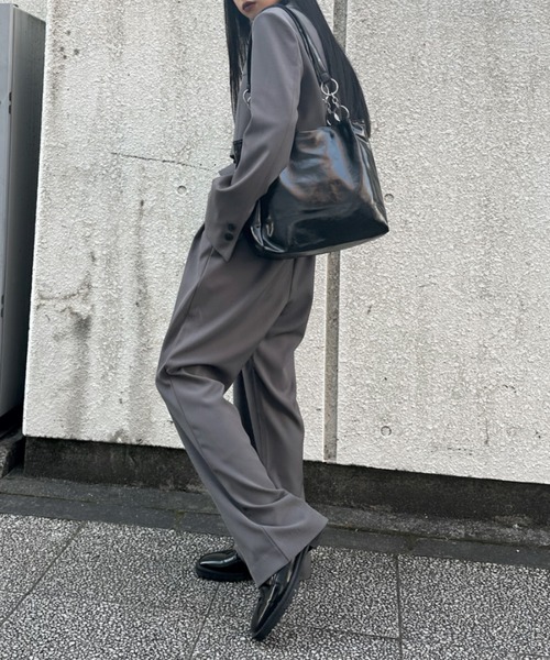 LVEU.（ラブユ.）の「【LVEU.】リングデザインエナメル調バッグ / バッグ 鞄 BAG エナメル リング チェーン トート A4 通勤 通学 合皮 ブラック カーキ（トートバッグ・レディース・カーキ/ブラック・FREE）」の5枚目の写真