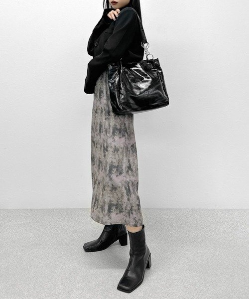 LVEU.（ラブユ.）の「【LVEU.】リングデザインエナメル調バッグ / バッグ 鞄 BAG エナメル リング チェーン トート A4 通勤 通学 合皮 ブラック カーキ（トートバッグ・レディース・カーキ/ブラック・FREE）」の9枚目の写真