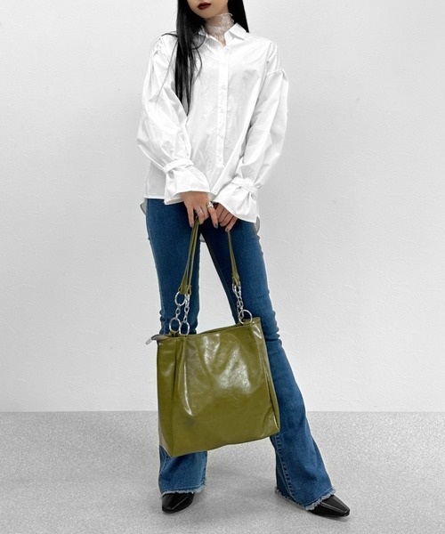 LVEU.（ラブユ.）の「【LVEU.】リングデザインエナメル調バッグ / バッグ 鞄 BAG エナメル リング チェーン トート A4 通勤 通学 合皮 ブラック カーキ（トートバッグ・レディース・カーキ/ブラック・FREE）」の14枚目の写真