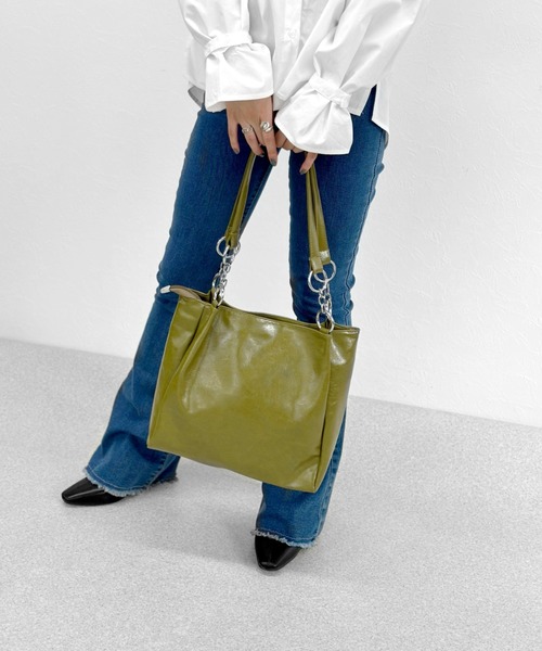 LVEU.（ラブユ.）の「【LVEU.】リングデザインエナメル調バッグ / バッグ 鞄 BAG エナメル リング チェーン トート A4 通勤 通学 合皮 ブラック カーキ（トートバッグ・レディース・カーキ/ブラック・FREE）」の15枚目の写真