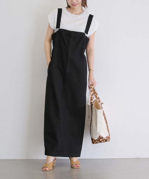 La TOTALITE（ラトータリテ）の「《追加》デニムフロントzipジャンスカ（ジャンパースカート・レディース・ブラック/サックスブルー・36/38）」の2枚目の写真