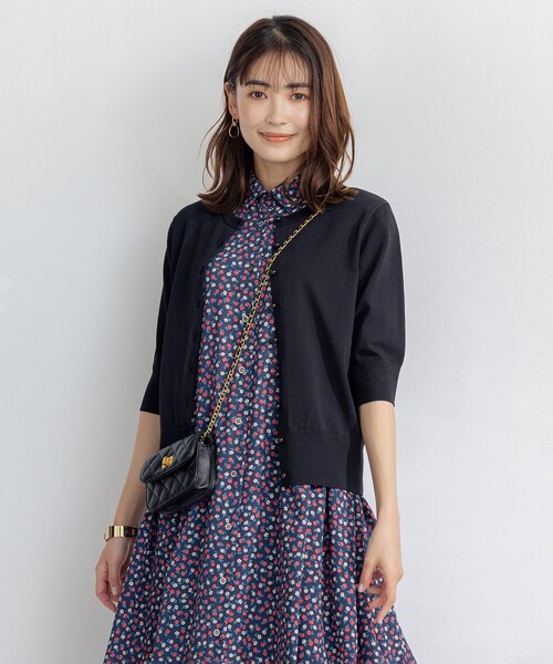 組曲(クミキョク)の「【5色展開・洗える】MINA半袖 カラーカーディガン(ニット/セーター・レディース・アイボリー系/ブルー系/ブラック系/オレンジ系/オールドローズ系・S2)」の2枚目の写真