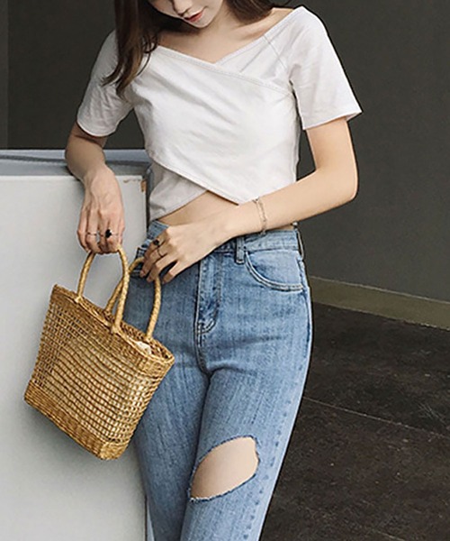 NinaetLina（ニナエリナ）の「Vネックヘソ出しTシャツ肩だしショート丈（Tシャツ/カットソー・レディース・ブラック/ホワイト・L/M）」の8枚目の写真