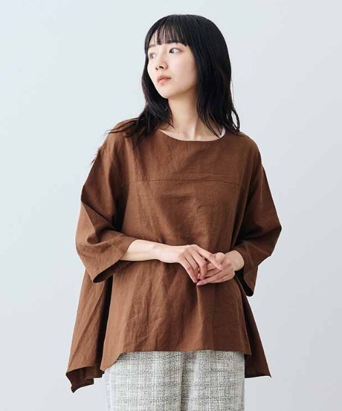 Live in comfort(リブインコンフォート)の「リブ イン コンフォート はまじとコラボ 揺れるヘムラインを楽しむ 麻混トップス(その他トップス・レディース・ブラック/レッド/サンドベージュ/マスタード/オフホワイト/ブルー/パープル系その他/モスグリーン/ライトブルー/ライトピンク/チャコールグレー/ブラウン・M/L/LL/3L/S/4L)」の1枚目の写真