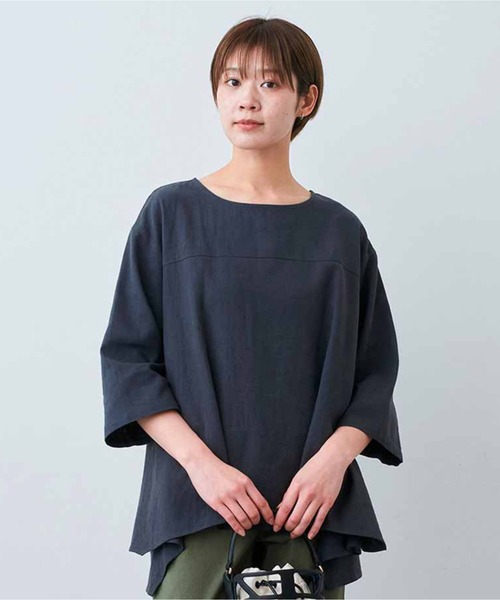 Live in comfort(リブインコンフォート)の「リブ イン コンフォート はまじとコラボ 揺れるヘムラインを楽しむ 麻混トップス(その他トップス・レディース・ブラック/レッド/サンドベージュ/マスタード/オフホワイト/ブルー/パープル系その他/モスグリーン/ライトブルー/ライトピンク/チャコールグレー/ブラウン・M/L/LL/3L/S/4L)」の4枚目の写真