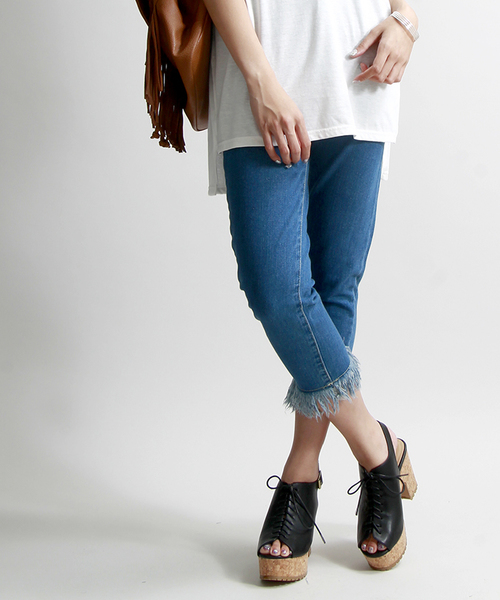 WEGO（ウィゴー）の「WEGO/ フリンジデニムパンツ（デニムパンツ・レディース・ライトインディゴブルー/インディゴブルー・MEDIUM/LARGE）」の2枚目の写真