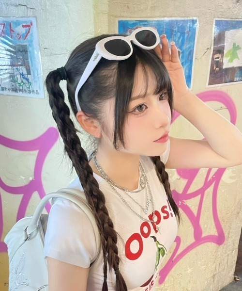 XU（エックスユー）の「韓国ファッション XU エックスユー Ellie sunglasses エリー サングラス Y2K 楕円サングラス クリアレンズ 韓国 ストリート（サングラス・メンズ・ブルー/ブラック/アイボリー/ライム/ホワイト・ONE SIZE）」の2枚目の写真