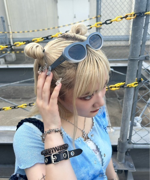 XU（エックスユー）の「韓国ファッション XU エックスユー Ellie sunglasses エリー サングラス Y2K 楕円サングラス クリアレンズ 韓国 ストリート（サングラス・メンズ・ブルー/ブラック/アイボリー/ライム/ホワイト・ONE SIZE）」の5枚目の写真