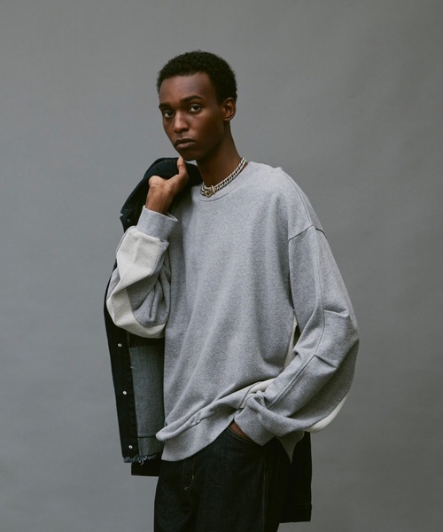 soerte(ソエルテ)の「Oversize inside out crew neck sweat/オーバーサイズ切り替えクルーネックスウェット(スウェット・メンズ・ブラック/グレー・2/1/3)」の9枚目の写真