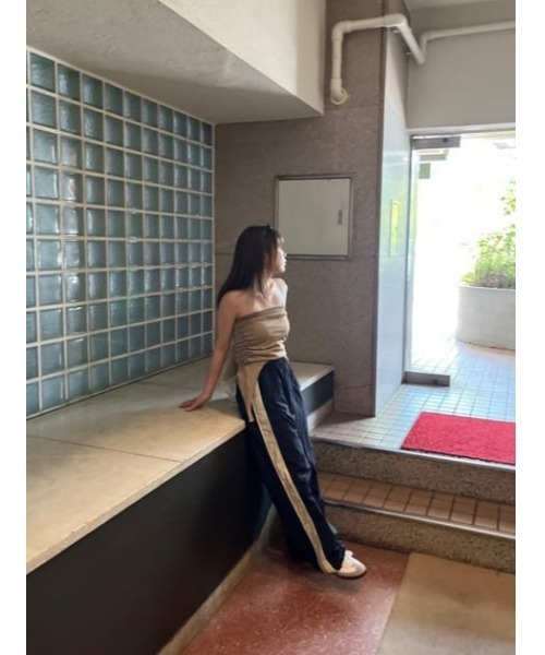 LAGUA GEM（ラグアジェム）の「GLITTER ベアトップニット（チューブトップ・レディース・ベージュ/ネイビー・FREE）」の19枚目の写真