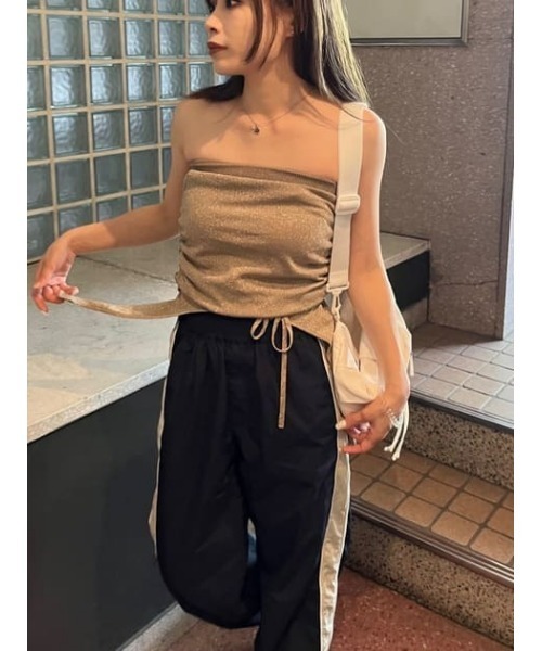 LAGUA GEM（ラグアジェム）の「GLITTER ベアトップニット（チューブトップ・レディース・ベージュ/ネイビー・FREE）」の18枚目の写真