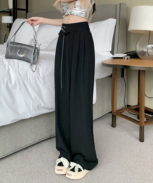 by muni:r(バイ ムニール)の「フォールディングウエストピンタックパンツ(スラックス・レディース・ピンク/グレー/ブラック・SMALL/MEDIUM)」の4枚目の写真