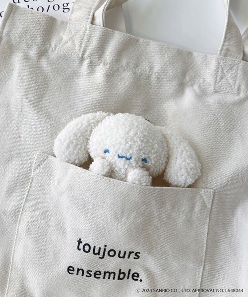 AS KNOW AS plus（アズノゥアズプラス）の「Sanrio characters と一緒ボールチェーンマスコット付トートバッグ 【Sanrio/サンリオ】（トートバッグ・レディース・ホワイト系その他/ピンク系その他/ホワイト系その他2/ブラック系その他/ピンク系その他2/ホワイト系その他3/ホワイト系その他4/ブラック系その他2/イエロー系その他2/グリーン系その他3/イエロー系その他3/ホワイト系その他6/ホワイト系その他7/ホワイト系その他5/イエロー系/ブラウン系/レオパード/グリーン系/ベージュ系/ブラック系1/ホワイト系1/ホワイト系/ベージュ系1/ピンク系1/イエロー系1・FREE）」の6枚目の写真