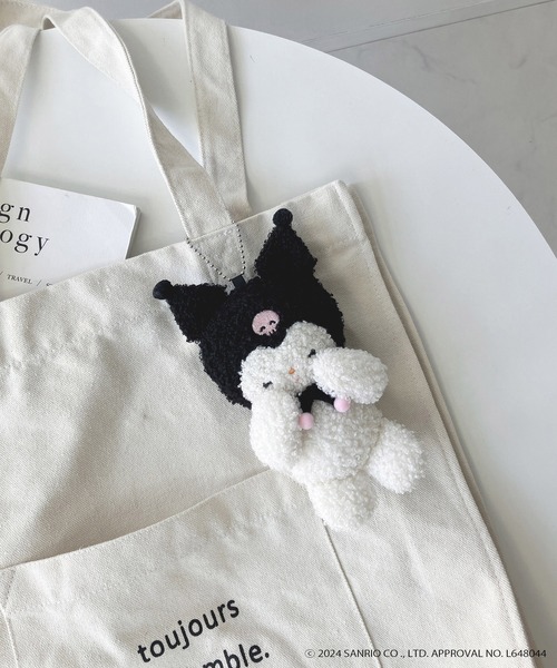 AS KNOW AS plus（アズノゥアズプラス）の「Sanrio characters と一緒ボールチェーンマスコット付トートバッグ 【Sanrio/サンリオ】（トートバッグ・レディース・ホワイト系その他/ピンク系その他/ホワイト系その他2/ブラック系その他/ピンク系その他2/ホワイト系その他3/ホワイト系その他4/ブラック系その他2/イエロー系その他2/グリーン系その他3/イエロー系その他3/ホワイト系その他6/ホワイト系その他7/ホワイト系その他5/イエロー系/ブラウン系/レオパード/グリーン系/ベージュ系/ブラック系1/ホワイト系1/ホワイト系/ベージュ系1/ピンク系1/イエロー系1・FREE）」の13枚目の写真