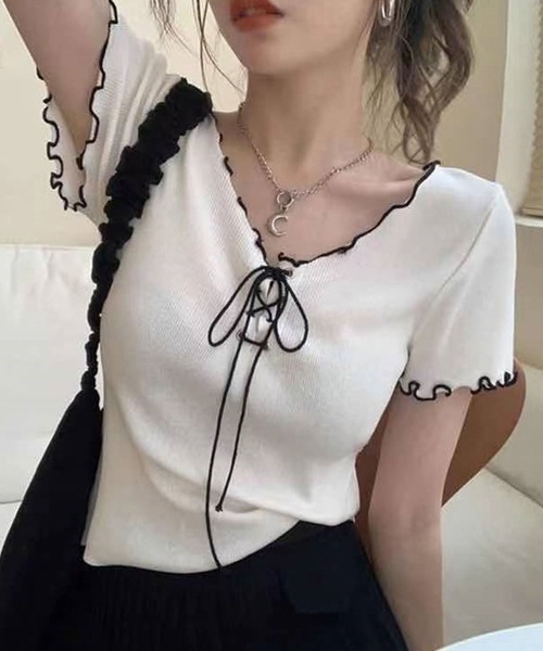 GLAMOROUS JANE(グラマラスジェーン)の「配色メローパイピングレースアップTシャツ(ニット/セーター・レディース・ホワイト/ブラック・FREE)」の12枚目の写真