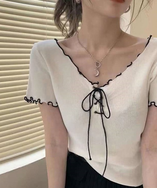 GLAMOROUS JANE(グラマラスジェーン)の「配色メローパイピングレースアップTシャツ(ニット/セーター・レディース・ホワイト/ブラック・FREE)」の3枚目の写真