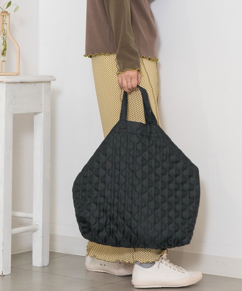 POU DOU DOU(プードゥドゥ)の「キルティングショルダートートバッグ(ショルダーバッグ・レディース・ブラック/ベージュ/ミント・8)」の8枚目の写真
