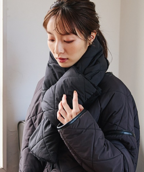 Andemiu（アンデミュウ）の「エアサーマルキルトマフラー704283（マフラー・レディース・ブラック/アイボリー・FREE）」の2枚目の写真