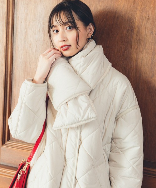 Andemiu（アンデミュウ）の「エアサーマルキルトマフラー704283（マフラー・レディース・ブラック/アイボリー・FREE）」の4枚目の写真