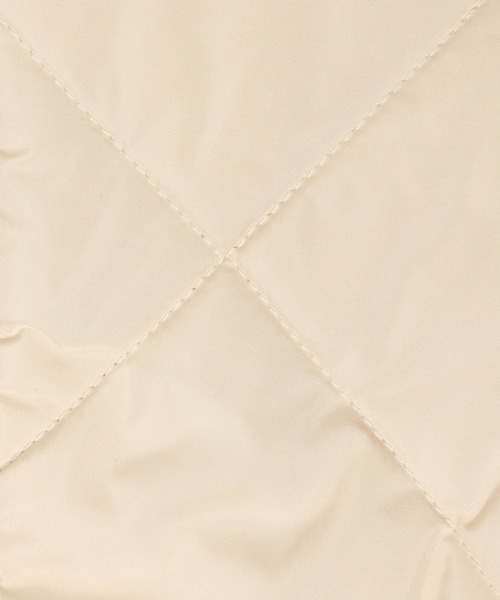 Andemiu（アンデミュウ）の「エアサーマルキルトマフラー704283（マフラー・レディース・ブラック/アイボリー・FREE）」の11枚目の写真