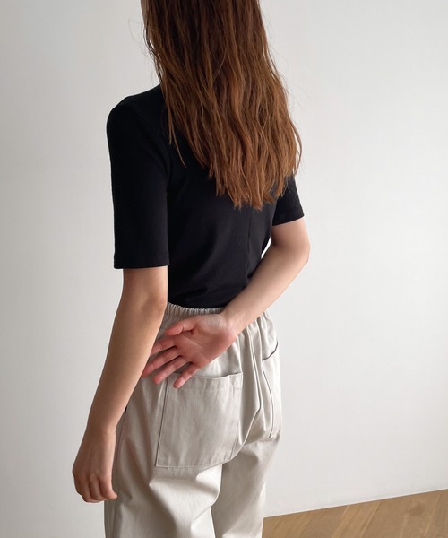 CANAL JEAN（キャナルジーン）の「El mar　ハイネック半袖Tシャツ（Tシャツ/カットソー・レディース・ブラウン/ブラック/グレー・ONE SIZE）」の5枚目の写真