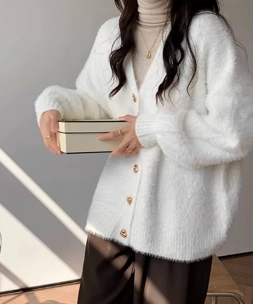 LADY LIKE(レディライク)の「ハートボタンV開きシャギーカーディガン(カーディガン/ボレロ・レディース・レッド/ホワイト/ブラック・M)」の12枚目の写真