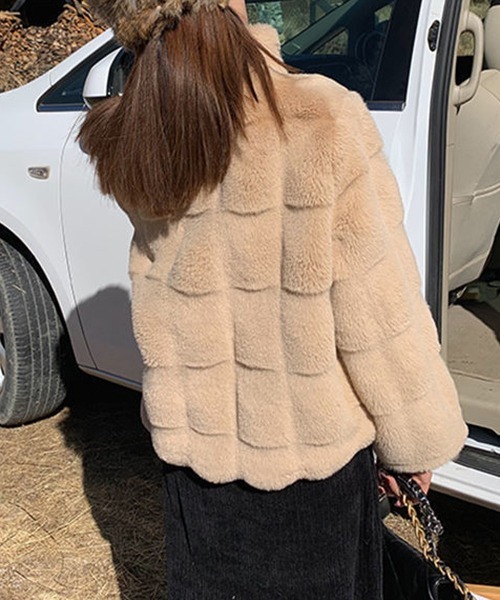 gossip!ロサンゼルス(ゴシップロサンゼルス)の「YUGA フェイクファー コート(ダウンジャケット/コート・レディース・ベージュ/オフホワイト・FREE)」の5枚目の写真
